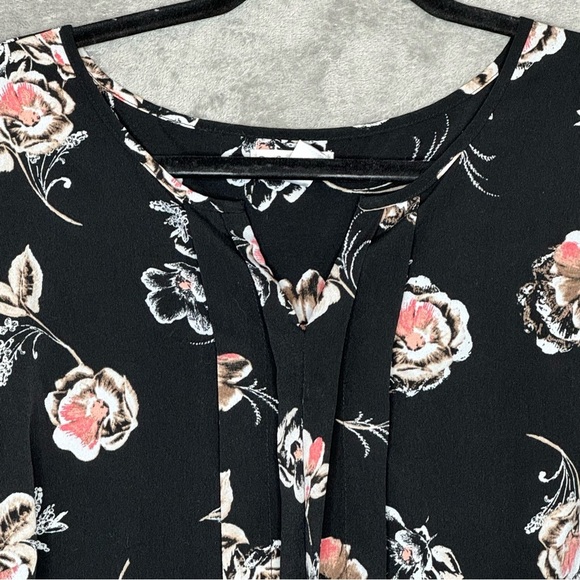 Croft & Barrow 2X Shirt Top‎ Black White Floral Flower Cap Short Sleeve V Neck - Picture 3 of 7